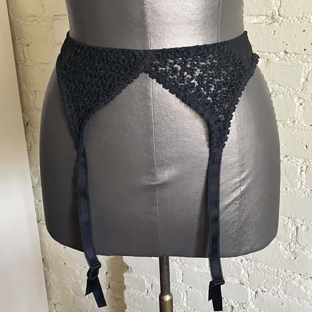 Vintage Oscar de la Renta Black Lace Garter Belt size M